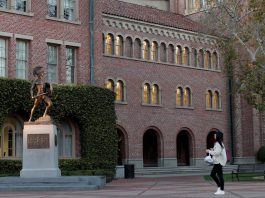 [NEWS] Ex-TPG executive, others in U.S. college admissions scandal to appear in court – Loganspace AI