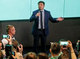 [NEWS #Alert] Ukraine puts a TV comedian in pole position to be president! – #Loganspace AI