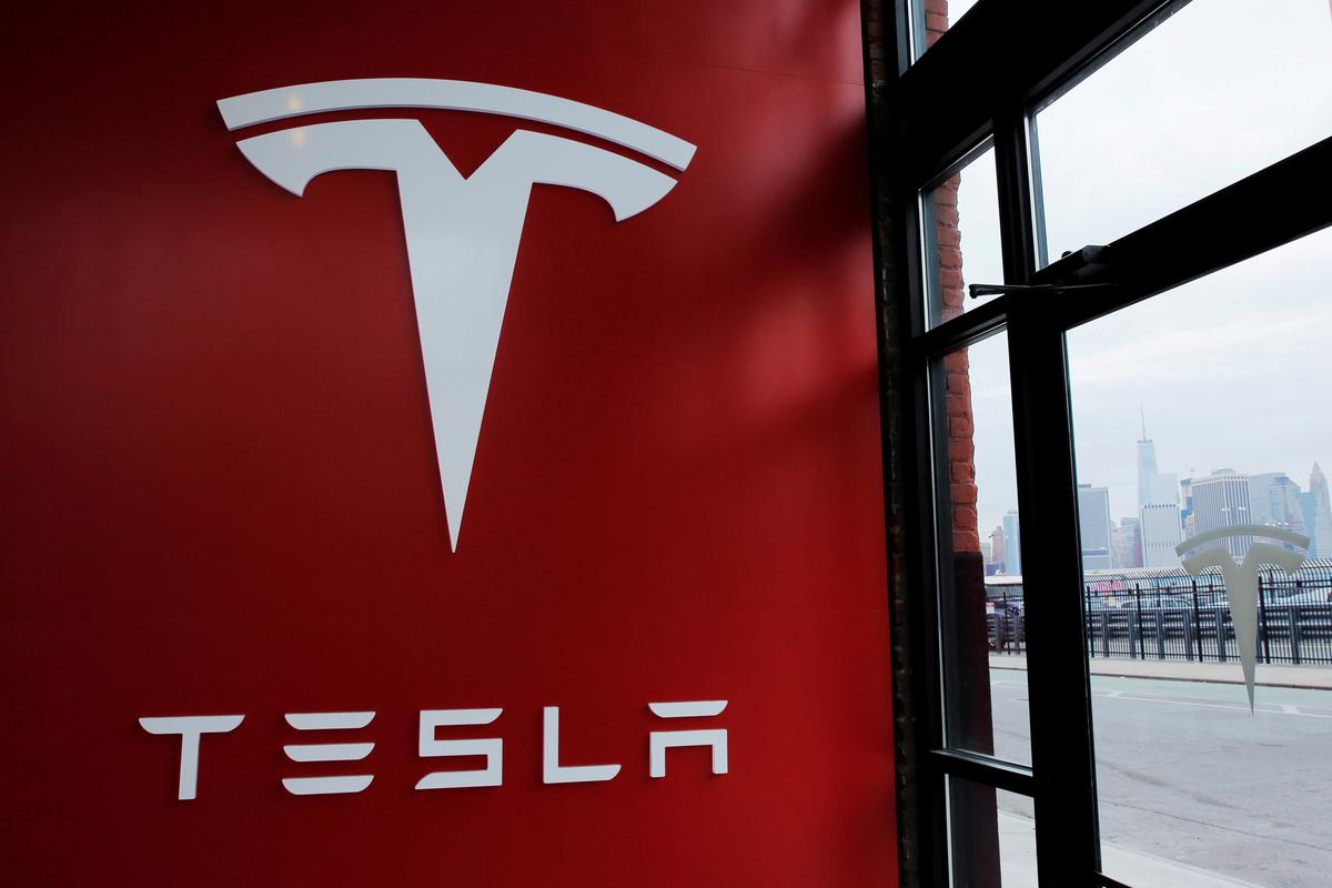 [NEWS] Tesla shares skid after first-quarter deliveries disappoint – Loganspace AI