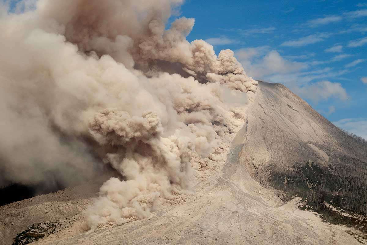 [Science] Hot rubble from volcanoes races over land on a carpet of air bubbles – AI