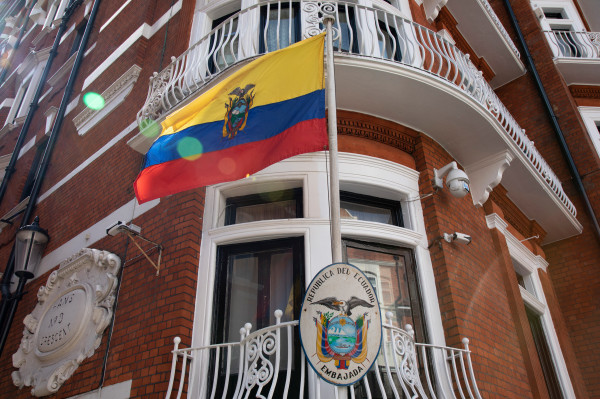 [NEWS] Julian Assange arrested in London after Ecuador withdraws asylum – Loganspace
