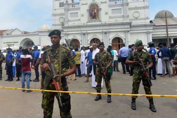 [NEWS] Sri Lanka blocks social media sites after deadly explosions – Loganspace