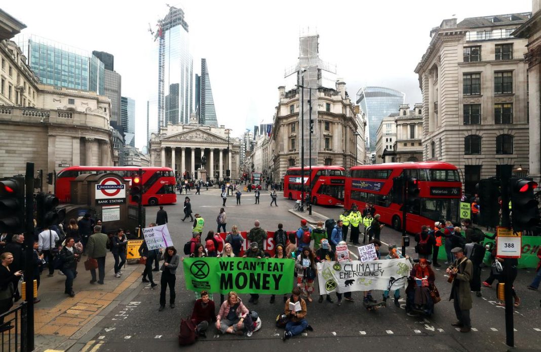 [NEWS] Climate-change protesters block road near Bank of England – Loganspace AI