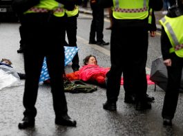 [NEWS] Goldman Sachs, Bank of England and Treasury targeted by climate activists in London – Loganspace AI
