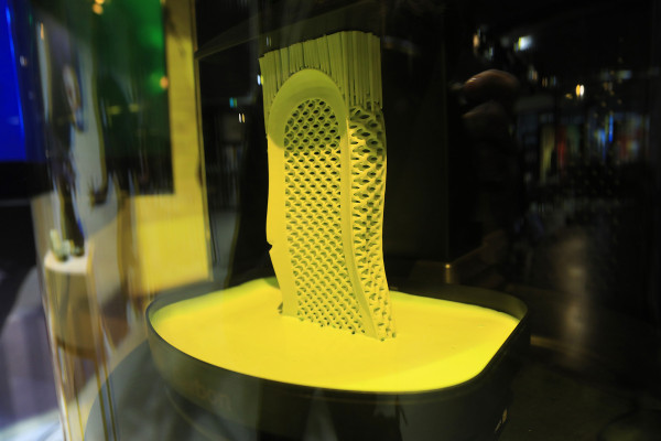[NEWS] Carbon, the fast-growing 3D printing business, is raising up to $300M – Loganspace