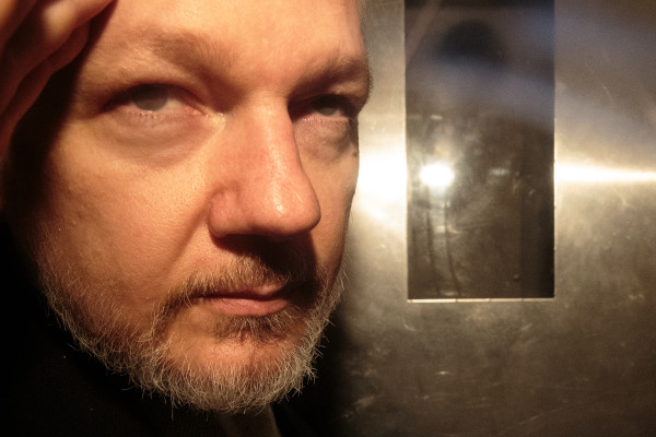 [NEWS] Julian Assange jailed for 50 weeks for breaching UK bail conditions – Loganspace