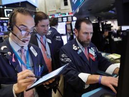 [NEWS] Wall St. slips as energy drops, investors digest Fed comments – Loganspace AI