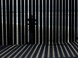 [NEWS] Rights groups sue over U.S. decision to hold asylum seekers without bond – Loganspace AI