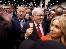 [NEWS] Warren Buffett defends Kraft, says Wells Fargo made ‘big mistakes’ – Loganspace AI