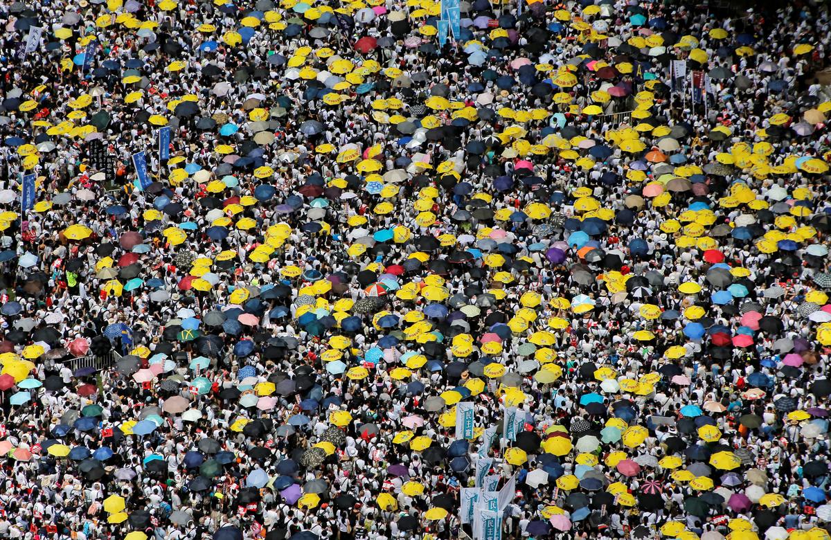 [NEWS] Hong Kong plunged into political crisis after huge protest against extradition law – Loganspace AI