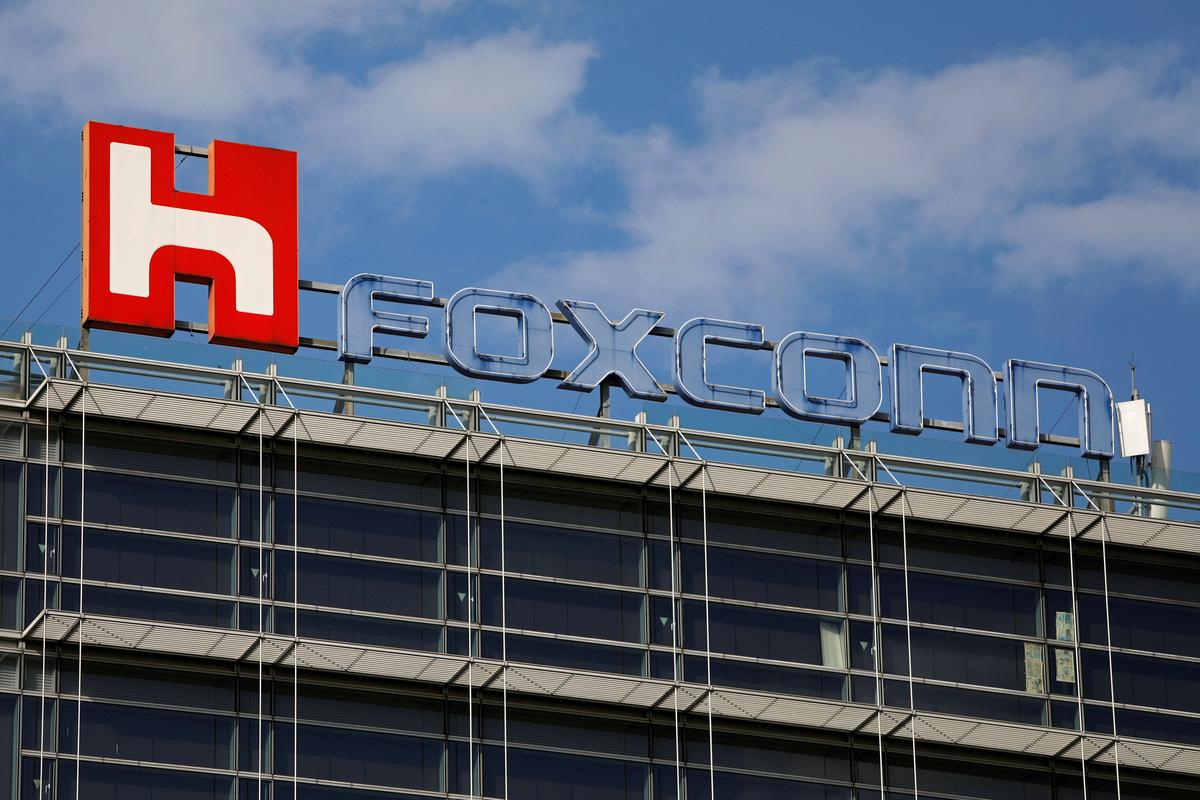 [NEWS] Foxconn picks chip-unit head for chairman, as Gou seeks Taiwan presidency – Loganspace AI
