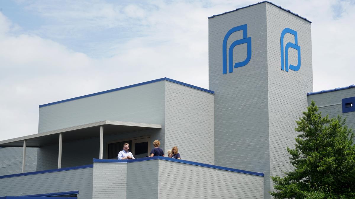 [NEWS] Missouri won’t renew abortion clinic’s license, but judge blocks immediate closure – Loganspace AI