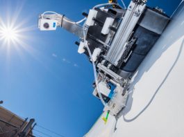[NEWS] This robot crawls along wind turbine blades looking for invisible flaws – Loganspace
