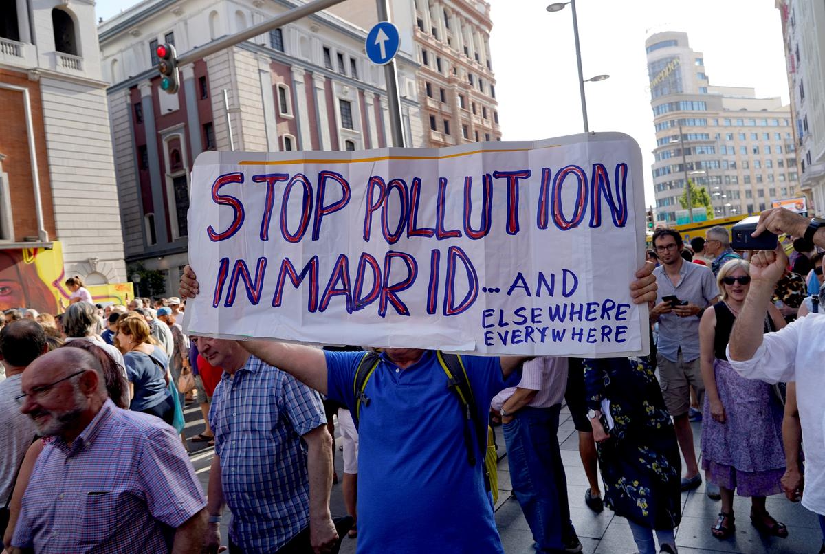 [NEWS] Protest in Madrid as conservatives suspend ban on most polluting cars – Loganspace AI