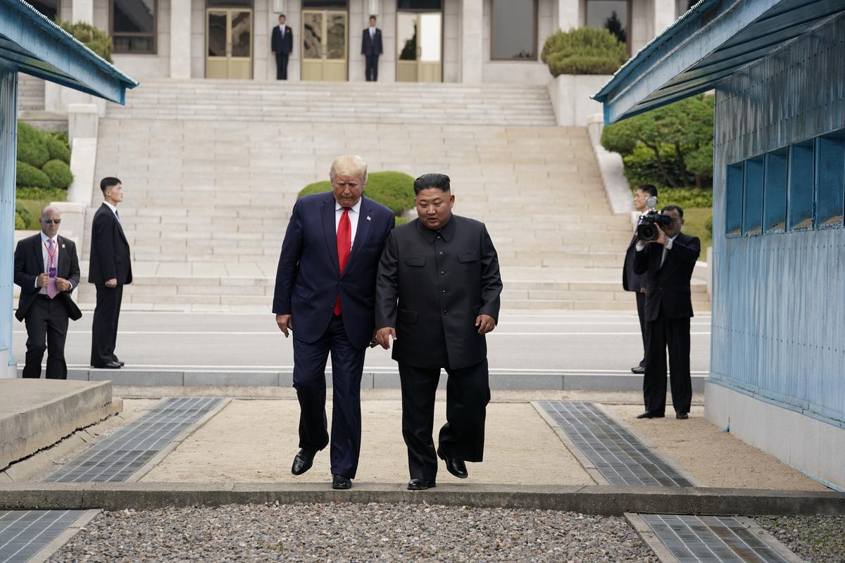 [NEWS] Trump meets North Korea’s Kim on DMZ between the two Koreas – Loganspace AI