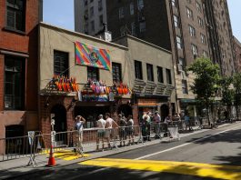 [NEWS] Tensions between trans women and gay men boil over at Stonewall anniversary – Loganspace AI
