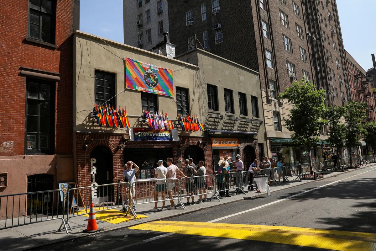 [NEWS] Tensions between trans women and gay men boil over at Stonewall anniversary – Loganspace AI