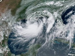 [NEWS] New Orleans residents huddle at home, and in bars, ahead of hurricane – Loganspace AI