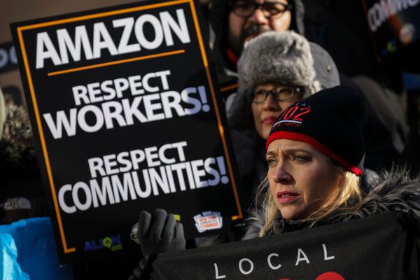 [NEWS] On Prime Day, Amazon workers and immigrant rights organizations are protesting – Loganspace