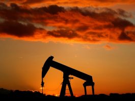 [NEWS] Oil dives 4% to seven-month low on surprise U.S. stock build, trade war – Loganspace AI