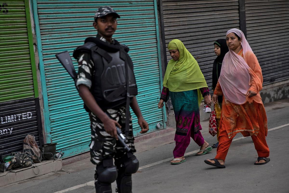 [NEWS] India reimposes some restrictions in Kashmir ahead of Muslim festival – Loganspace AI