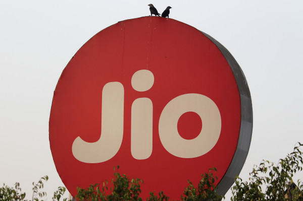 [NEWS] India’s Reliance Jio inks deal with Microsoft to expand Office 365, Azure to more businesses; unveils broadband, blockchain, and IoT platforms – Loganspace