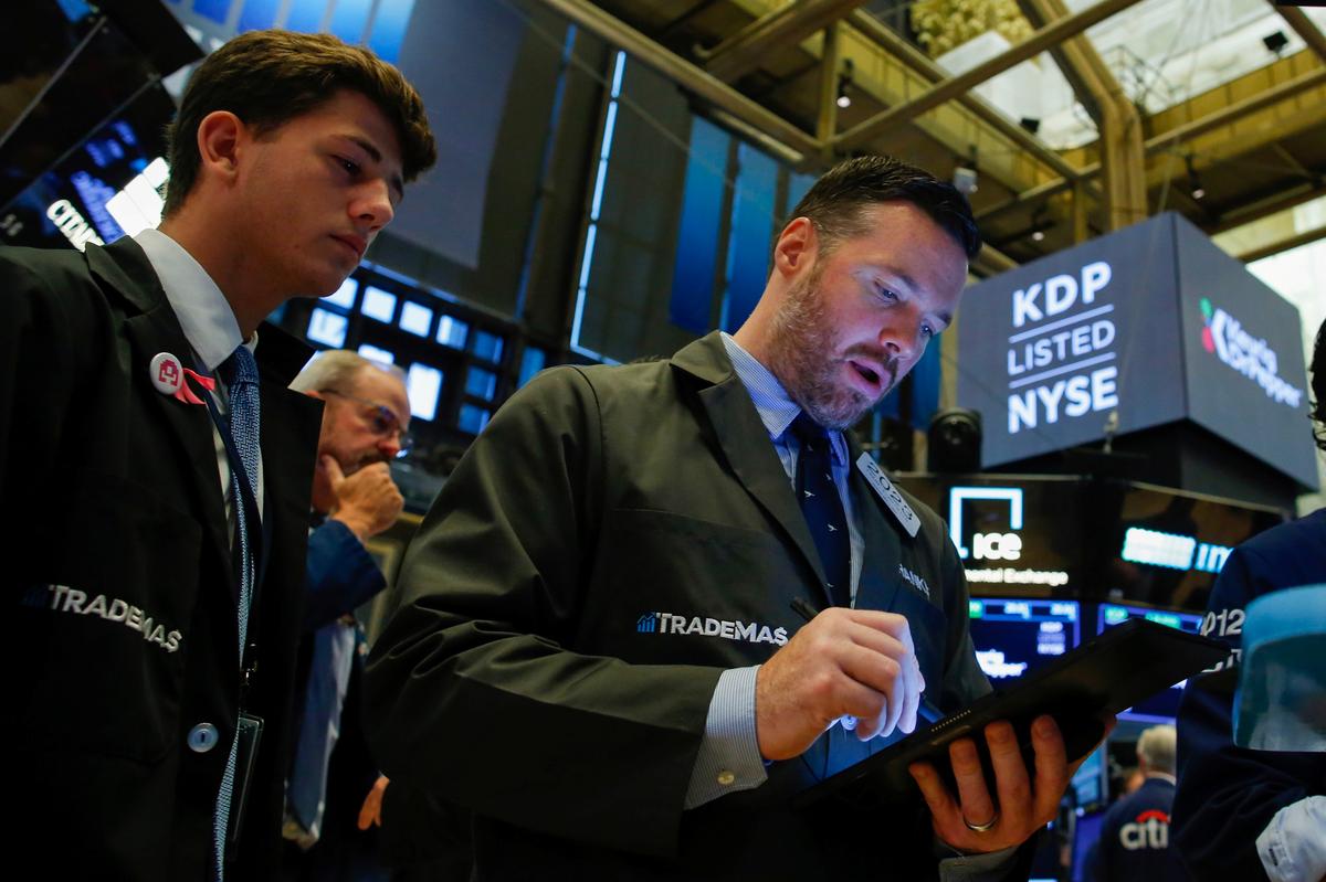 [NEWS] Wall Street slides as recession fears grow – Loganspace AI