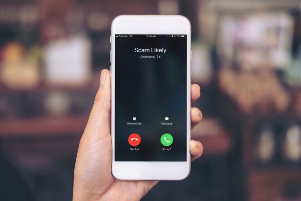 [NEWS] AT&T and T-Mobile team up to fight scam robocalls – Loganspace