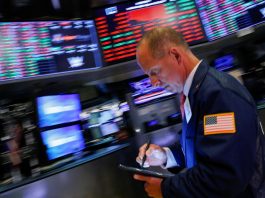 [NEWS] S&P 500, Nasdaq fall after gloomy data; Fed officials dampen rate cut hopes – Loganspace AI