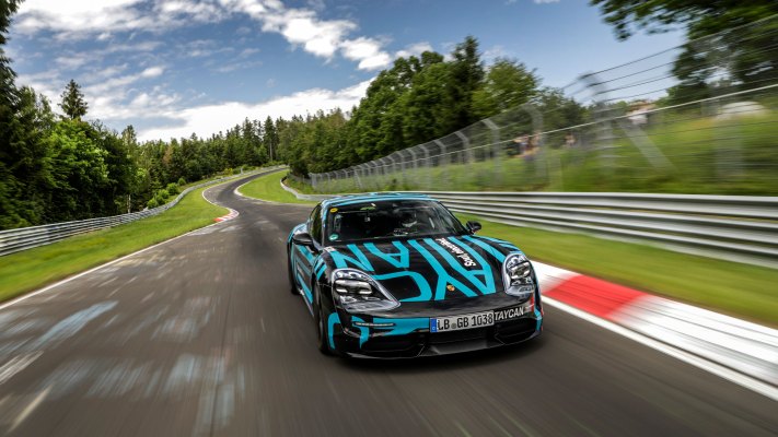 [NEWS] Porsche Taycan sets fastest 4-door electric car record at Nürburgring Nordschleife – Loganspace