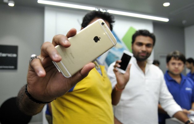 [NEWS] India liberalizes foreign investment rules in a win for Apple – Loganspace