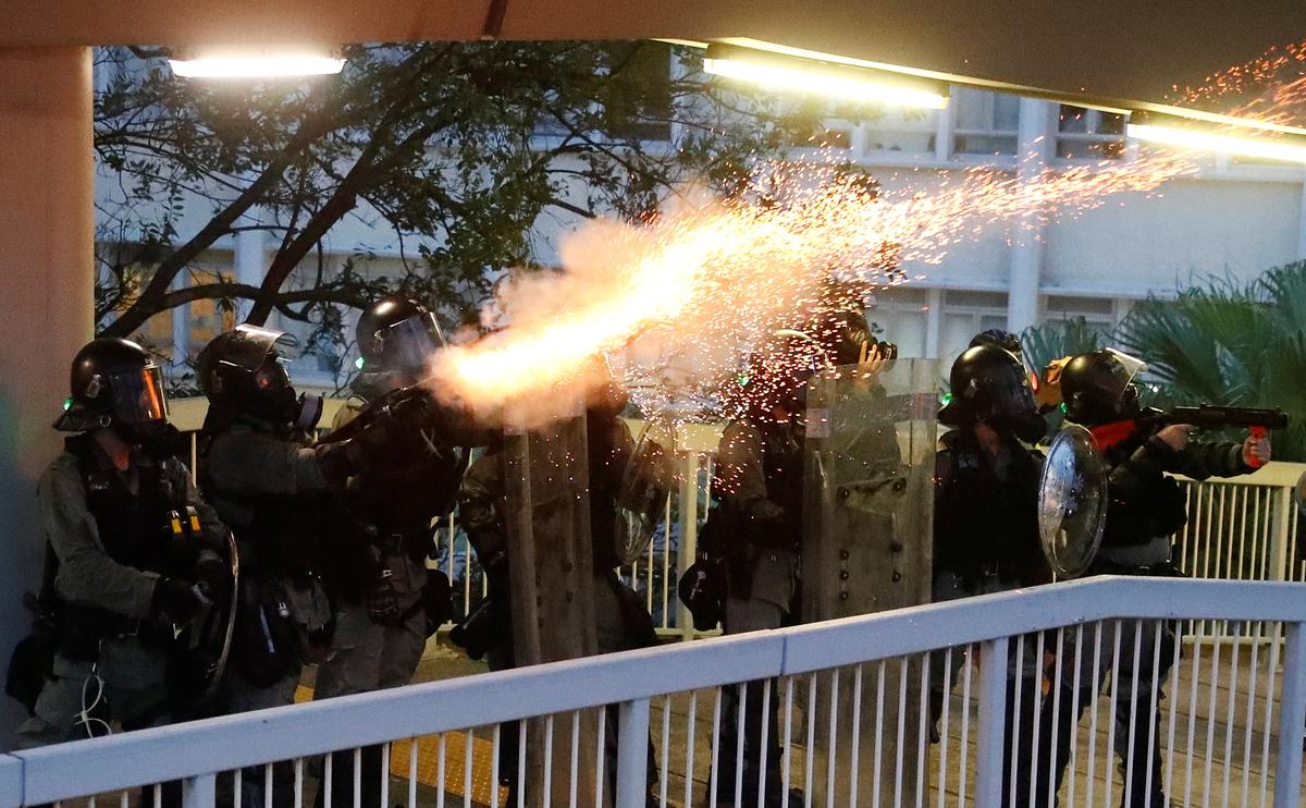 [NEWS] Hong Kong police fire tear gas as protesters hurl petrol bombs – Loganspace AI