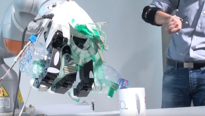 [NEWS] This prosthetic arm combines manual control with machine learning – Loganspace