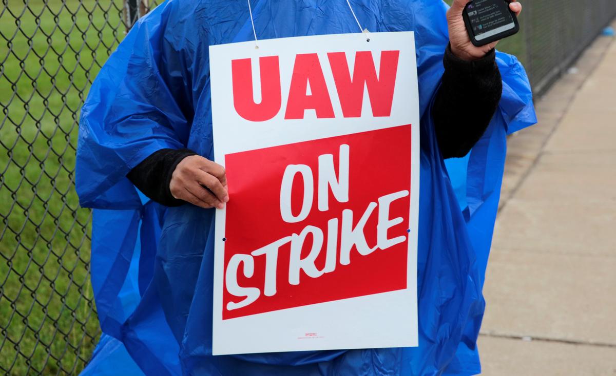 [NEWS] UAW calls first nationwide strike against GM since 2007 – Loganspace AI