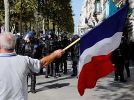 [NEWS] French police break up ‘yellow vest’ and ‘black bloc’ protests in Paris – Loganspace AI