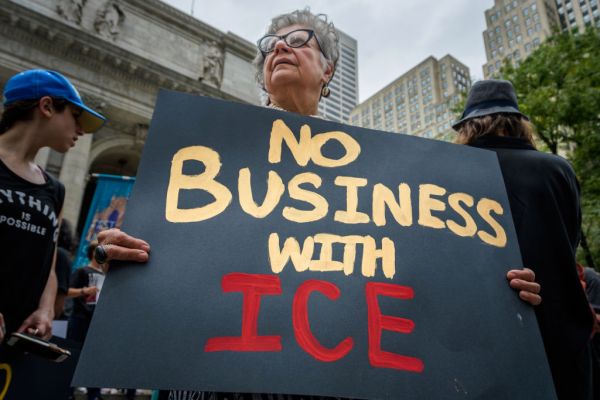[NEWS] Chef CEO does an about face, says company will not renew ICE contract – Loganspace