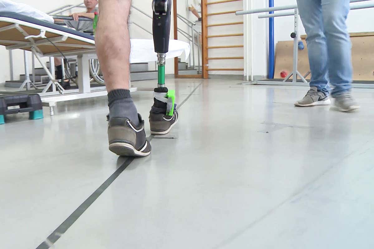 [Science] A prosthetic leg that attaches to nerves feels like part of the body – AI