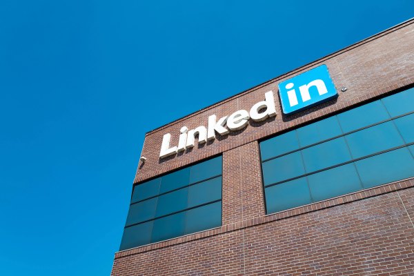 [NEWS] Daily Crunch: LinkedIn now supports real-world events – Loganspace