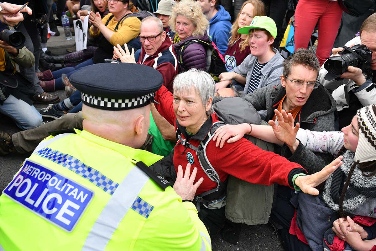 [Science] Extinction Rebellion protests should be embraced, not banned – AI