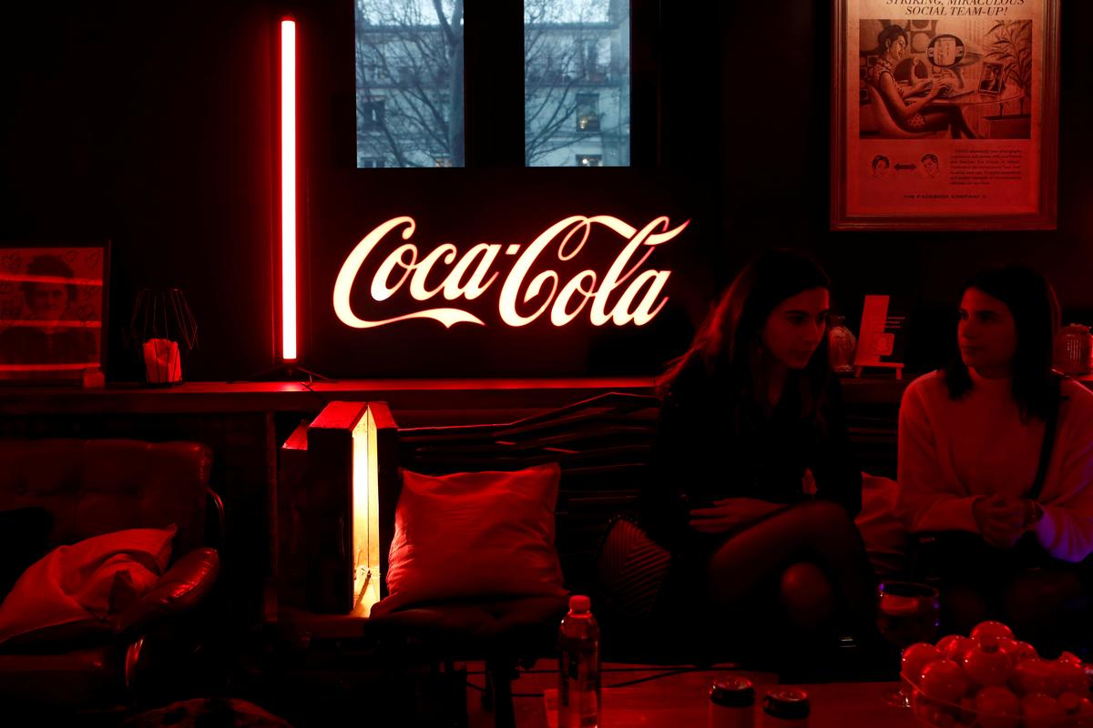 [NEWS] Zero-sugar sodas, smaller soft drink cans drive Coca-Cola revenue beat – Loganspace AI