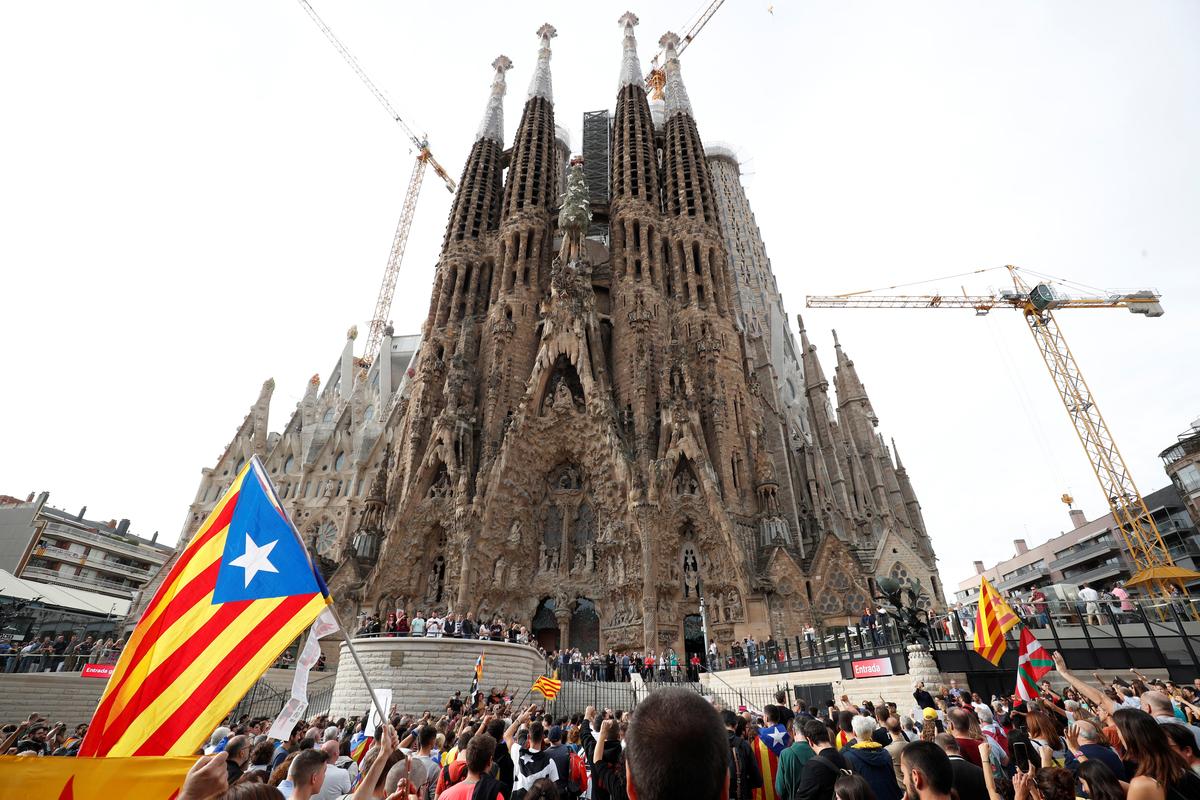 [NEWS] Thousands converge on Barcelona for fifth day of Catalan protests – Loganspace AI